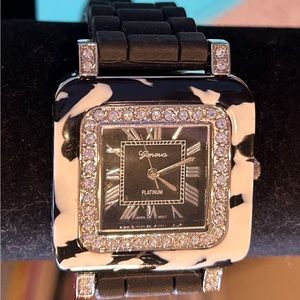 NWOT Ladies Geneva Platinum watch. EXCELLENT NEW CONDITION.casual funky trendy